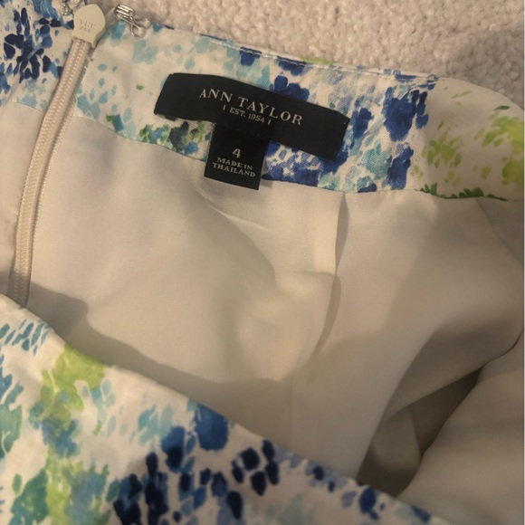 Ann Taylor pencil skirt size 4 - Picture 3 of 4
